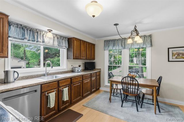 5539 Brompton Court, West Bloomfield, MI 48322
