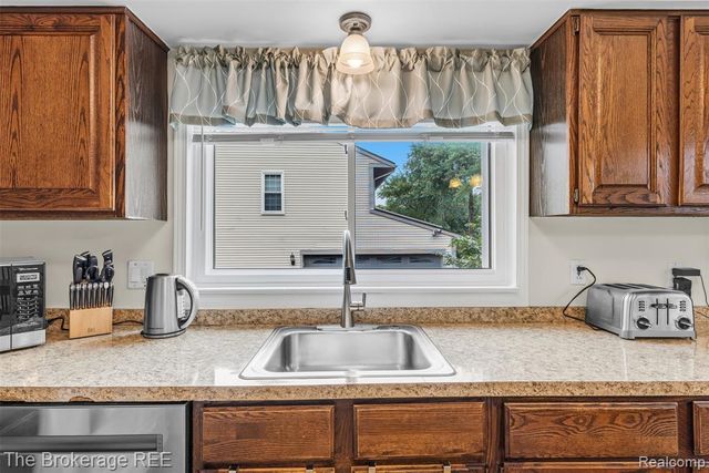 5539 Brompton Court, West Bloomfield, MI 48322