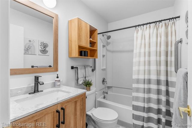 5539 Brompton Court, West Bloomfield, MI 48322