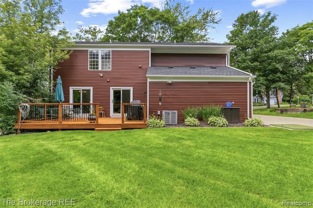 5539 Brompton Court, West Bloomfield, MI 48322
