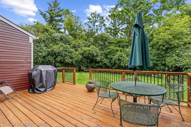 5539 Brompton Court, West Bloomfield, MI 48322