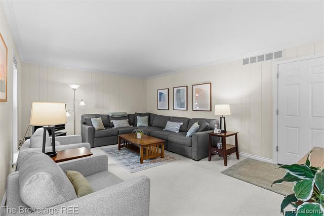 5539 Brompton Court, West Bloomfield, MI 48322