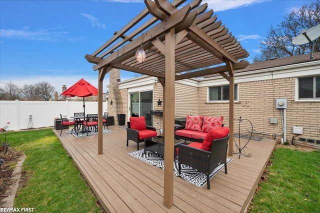 30840 Primrose Drive, Warren, MI 48088