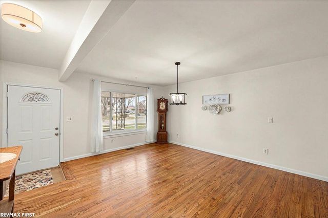 30840 Primrose Drive, Warren, MI 48088