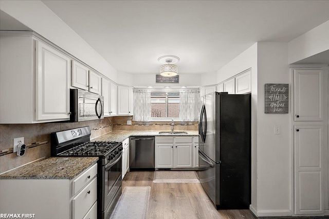 30840 Primrose Drive, Warren, MI 48088