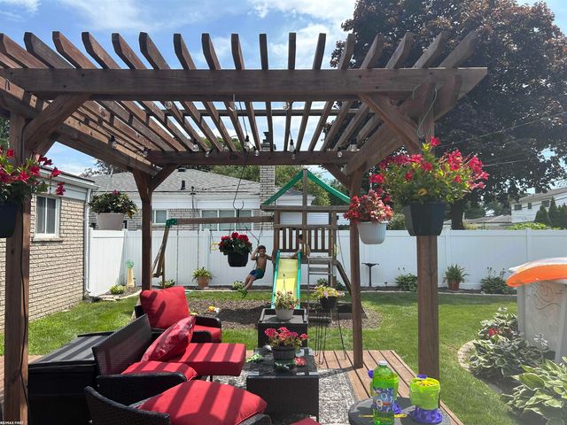 30840 Primrose Drive, Warren, MI 48088