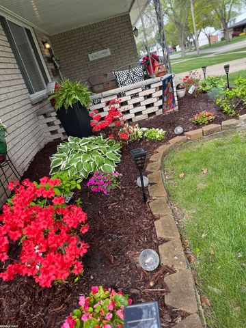 30840 Primrose Drive, Warren, MI 48088