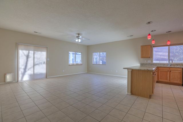 7643 Calle Comodo NE, Albuquerque, NM 87113