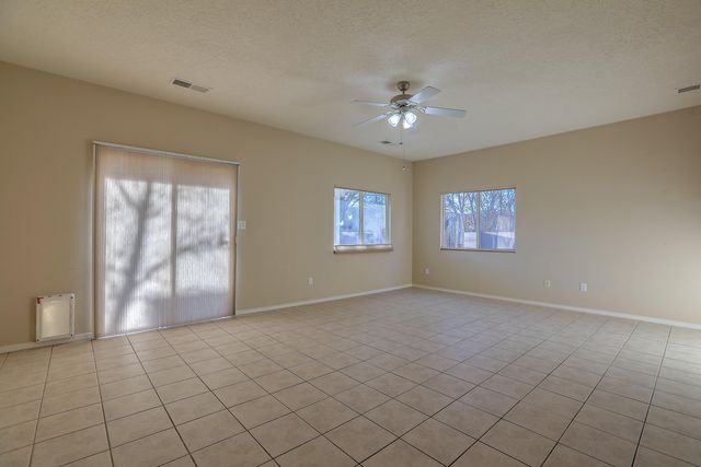 7643 Calle Comodo NE, Albuquerque, NM 87113