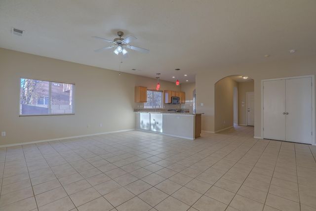 7643 Calle Comodo NE, Albuquerque, NM 87113