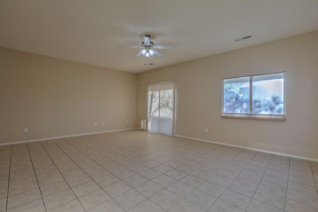 7643 Calle Comodo NE, Albuquerque, NM 87113