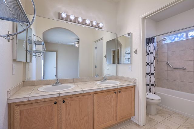 7643 Calle Comodo NE, Albuquerque, NM 87113