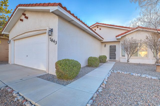 7643 Calle Comodo NE, Albuquerque, NM 87113