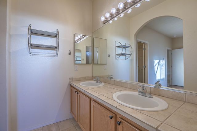7643 Calle Comodo NE, Albuquerque, NM 87113