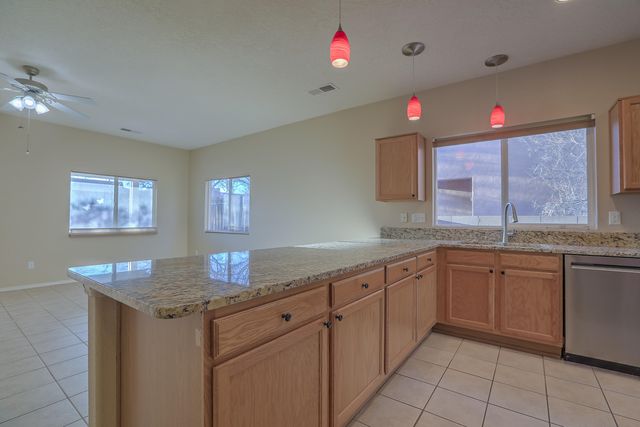 7643 Calle Comodo NE, Albuquerque, NM 87113