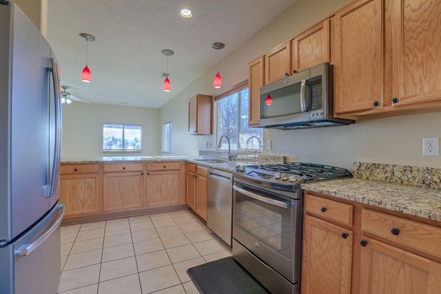 7643 Calle Comodo NE, Albuquerque, NM 87113