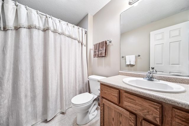 16009 Walnut Hills Drive, Urbandale, IA 50323
