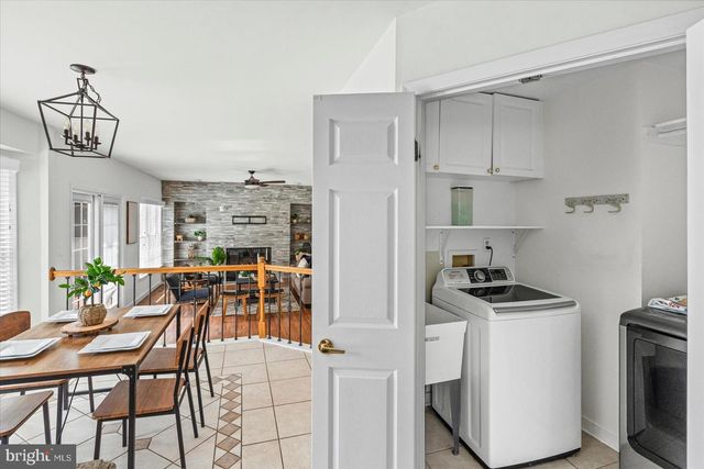 4107 FARMSIDE DR, Baltimore, MD 21236