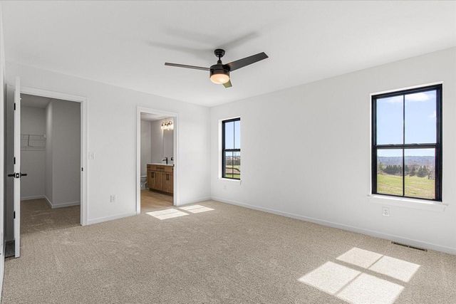 805 Viewpoint AVENUE, Waukesha, WI 53188