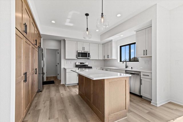 805 Viewpoint AVENUE, Waukesha, WI 53188