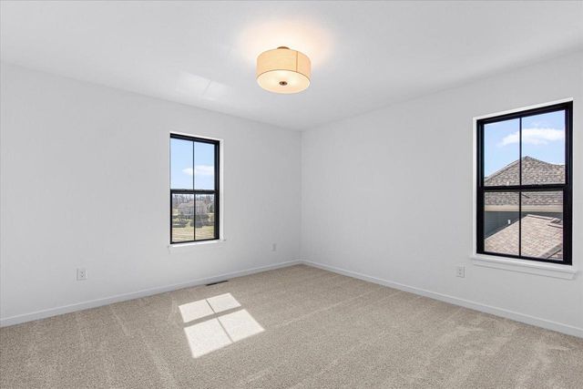 805 Viewpoint AVENUE, Waukesha, WI 53188