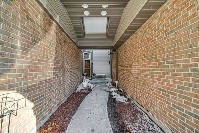 1017 Arbor Court, Mount Prospect, IL 60056