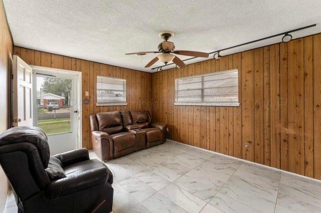 1252 IRIS Street, Amarillo, TX 79107