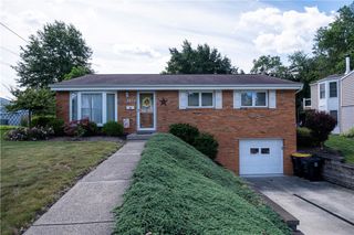 2853 W Munroe St, Bethel Park, PA 15102