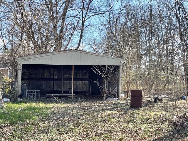 863 4th Street SW, Paris, TX 75460