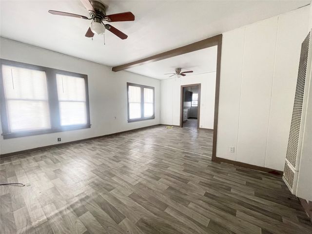 863 4th Street SW, Paris, TX 75460