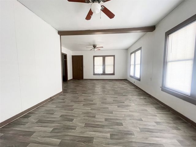 863 4th Street SW, Paris, TX 75460