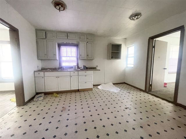 863 4th Street SW, Paris, TX 75460