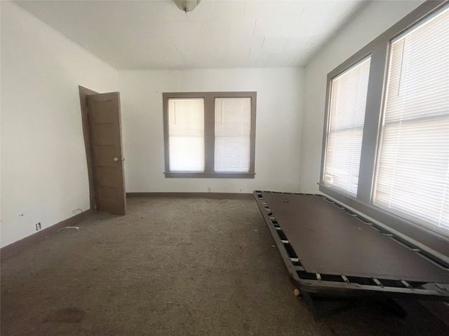 863 4th Street SW, Paris, TX 75460