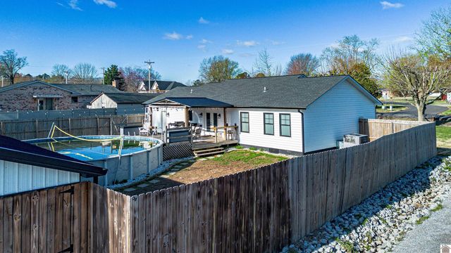 1410 Massac Church Rd, Paducah, KY 42001