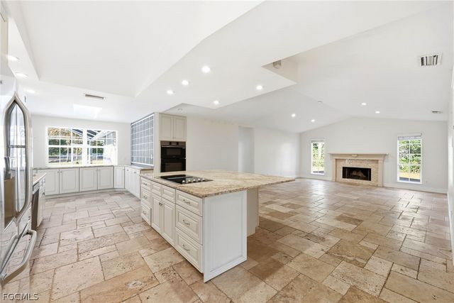 6011 Sea Grass LN, Naples, FL 34116