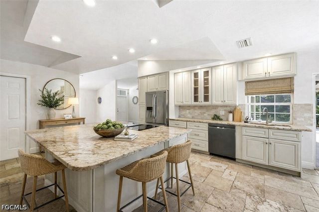 6011 Sea Grass LN, Naples, FL 34116