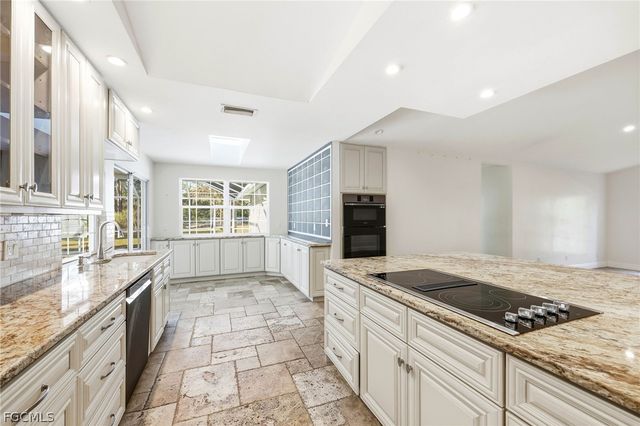 6011 Sea Grass LN, Naples, FL 34116