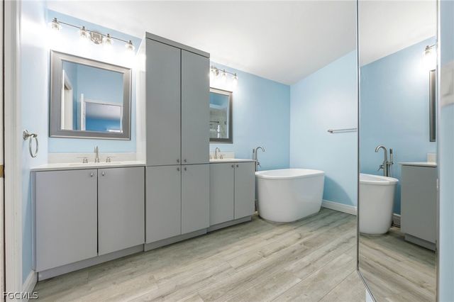 6011 Sea Grass LN, Naples, FL 34116