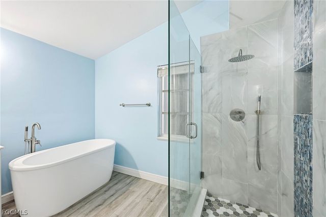 6011 Sea Grass LN, Naples, FL 34116