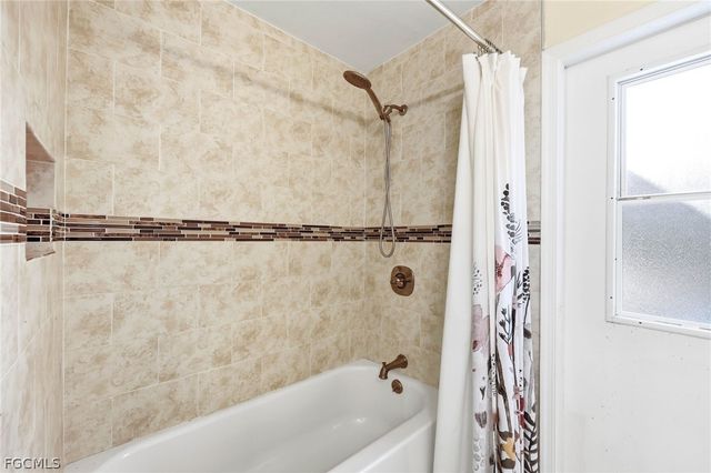 6011 Sea Grass LN, Naples, FL 34116