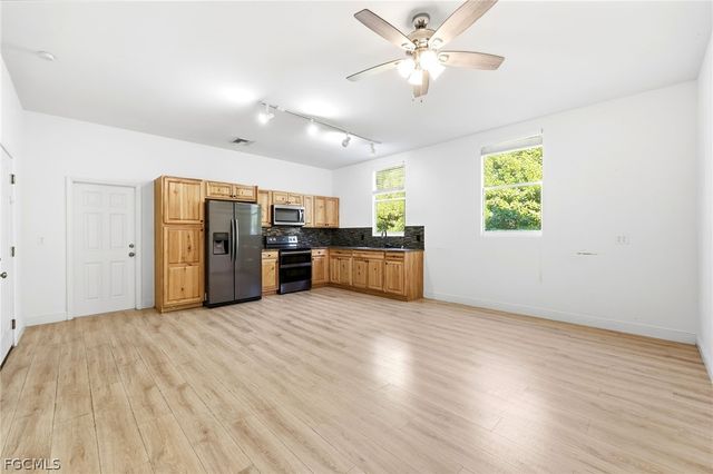 6011 Sea Grass LN, Naples, FL 34116