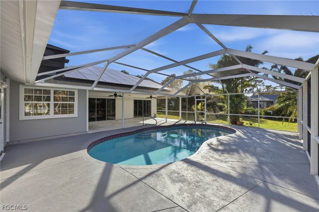 6011 Sea Grass LN, Naples, FL 34116