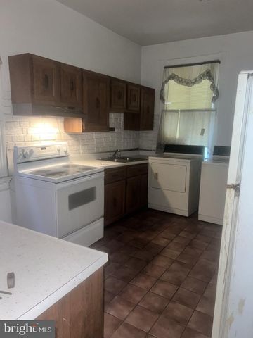 1919 OAK HILL AVE, Baltimore, MD 21218