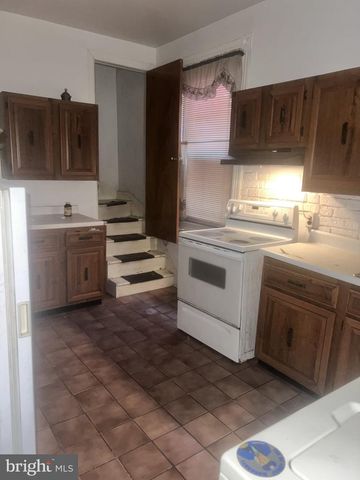 1919 OAK HILL AVE, Baltimore, MD 21218