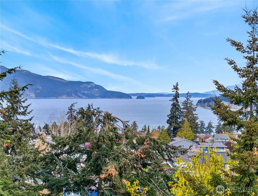 3508 W 8th Street, Anacortes, WA 98221