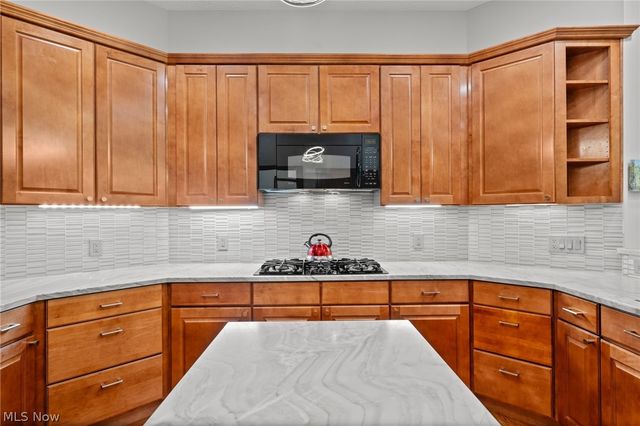 364 Blossom Lane, Orange Village, OH 44022