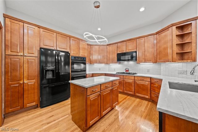 364 Blossom Lane, Orange Village, OH 44022