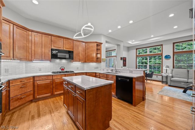 364 Blossom Lane, Orange Village, OH 44022
