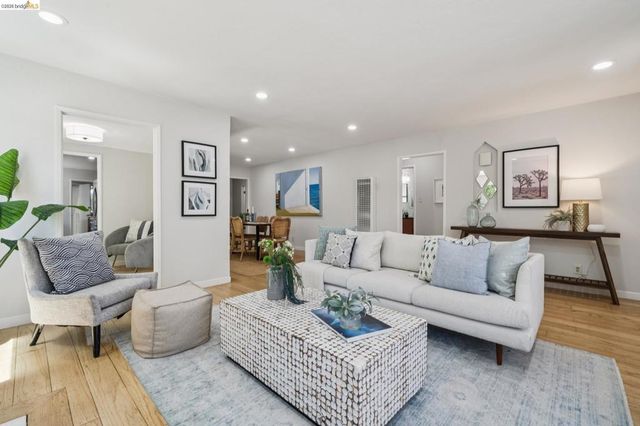 3975 Turnley Ave, Oakland, CA 94605