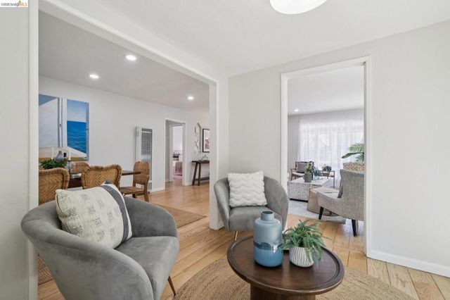 3975 Turnley Ave, Oakland, CA 94605